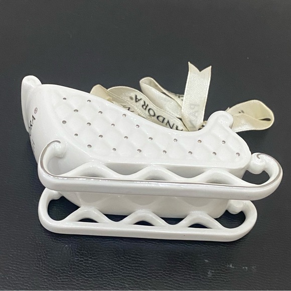 2014 PANDORA Santa’s Sleigh Holiday Christmas Ornament - Picture 9 of 15